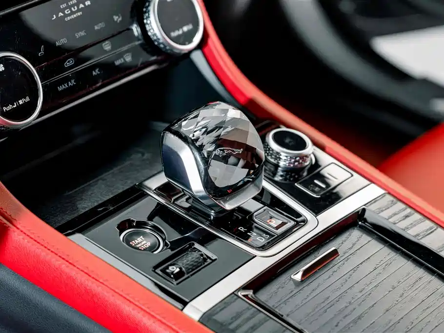 Jaguar XFL 2023 — фото 16