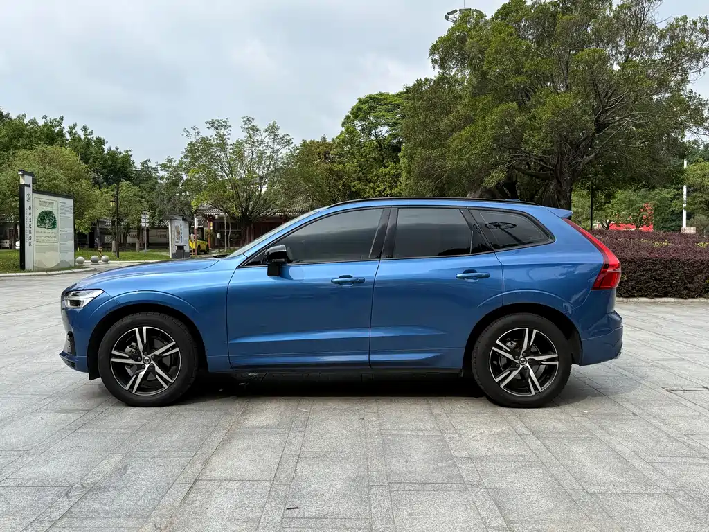 Volvo XC60 2019 — фото 10