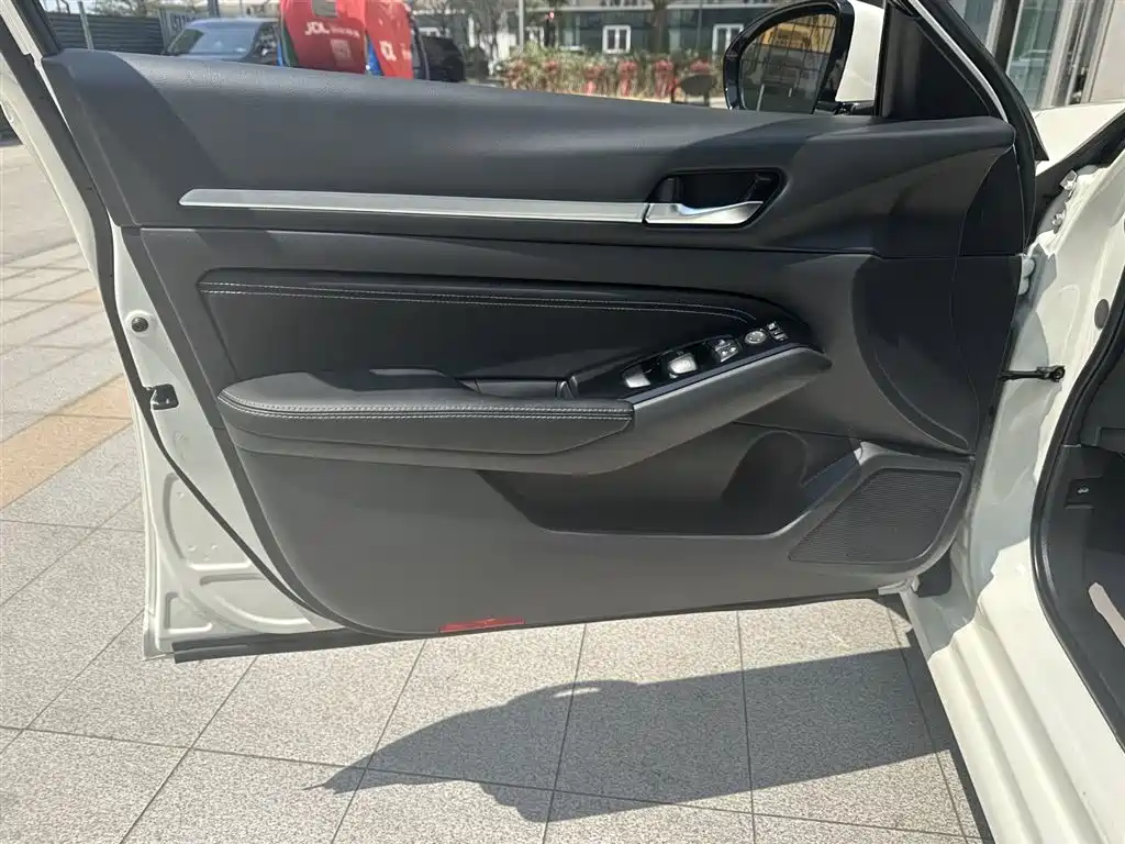 Nissan Teana 2022 — фото 23