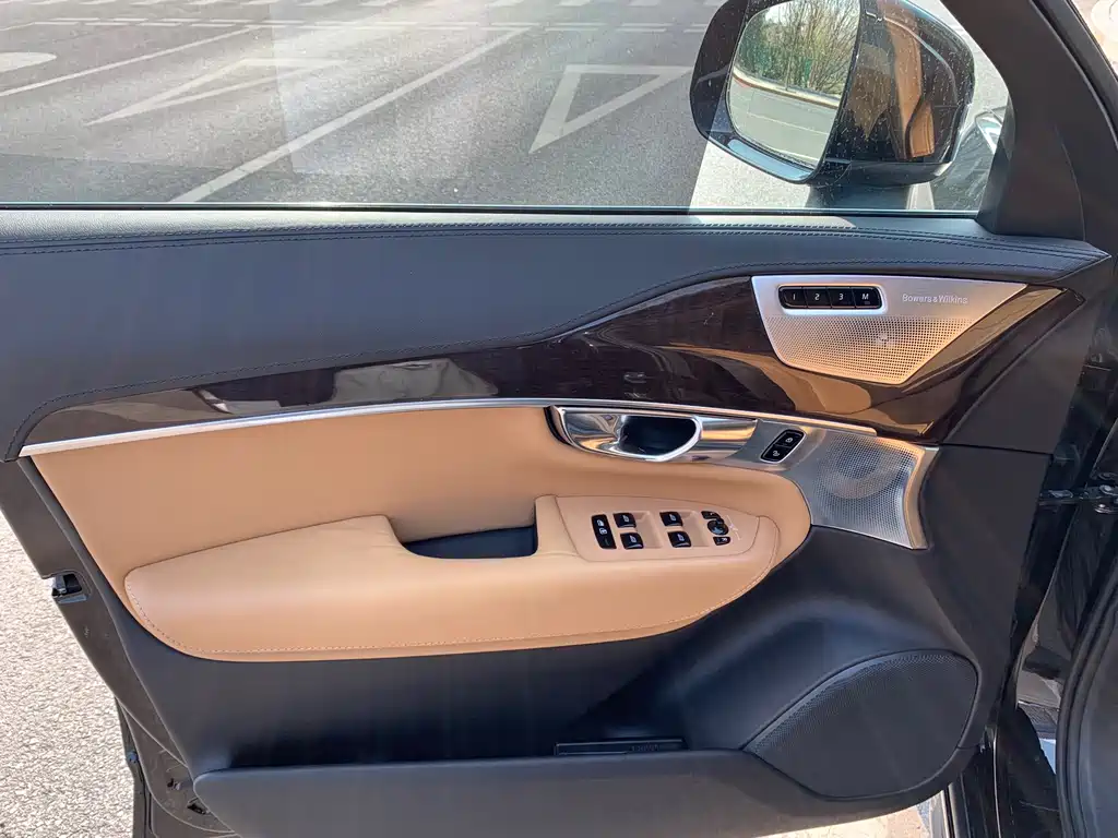 Volvo XC90 2015 — фото 12