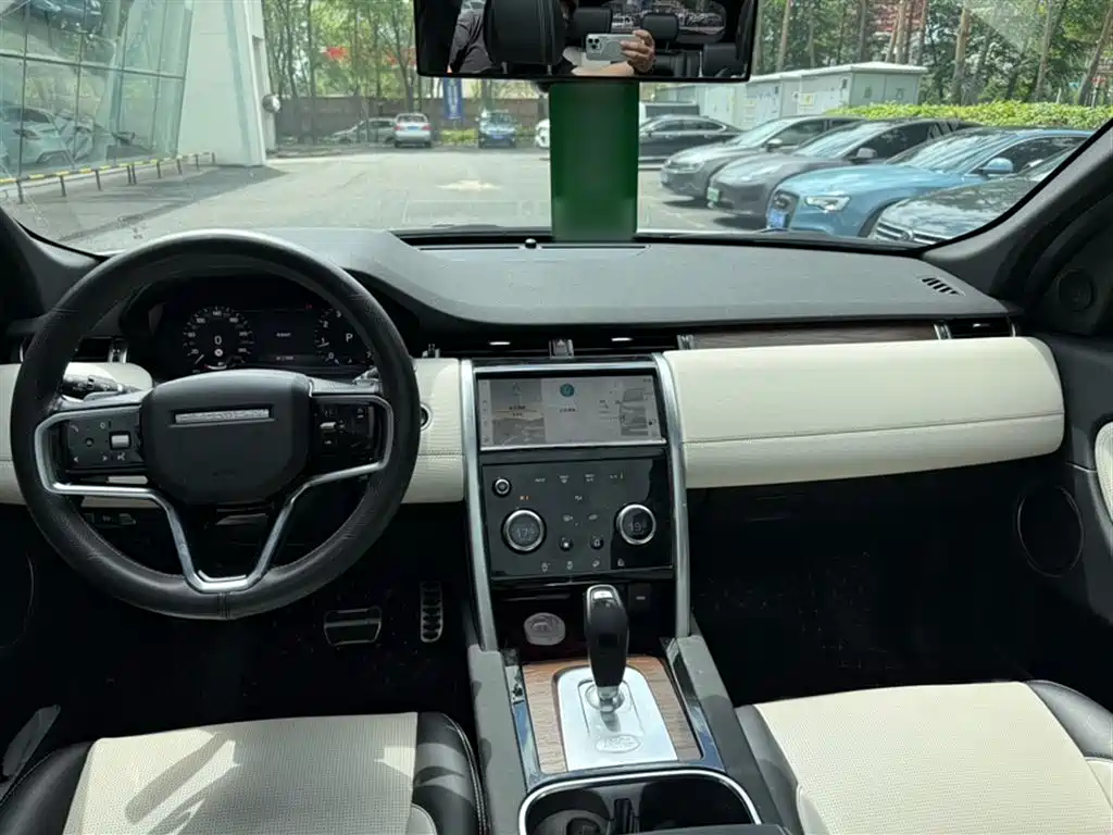 Land Rover Discovery Sport 2023 — фото 9