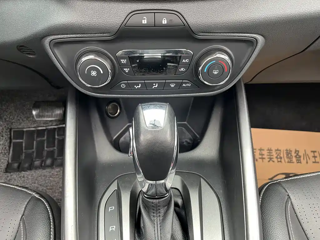 Ford Escort 2015 — фото 14
