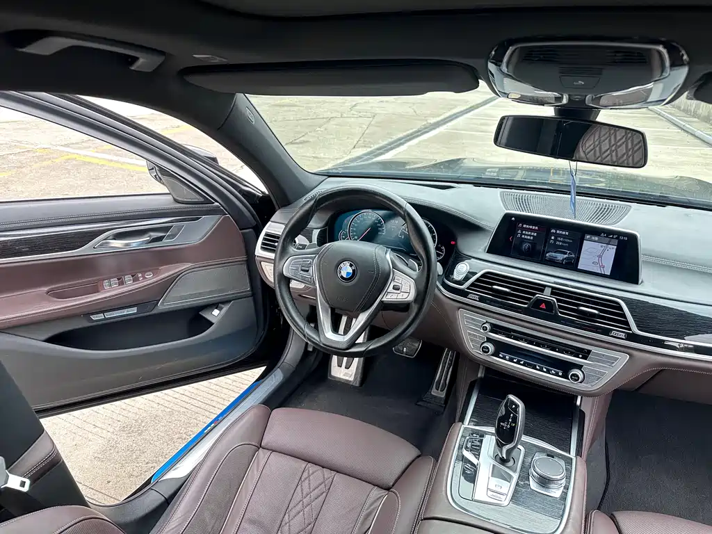 BMW 7 Series 2018 — фото 10
