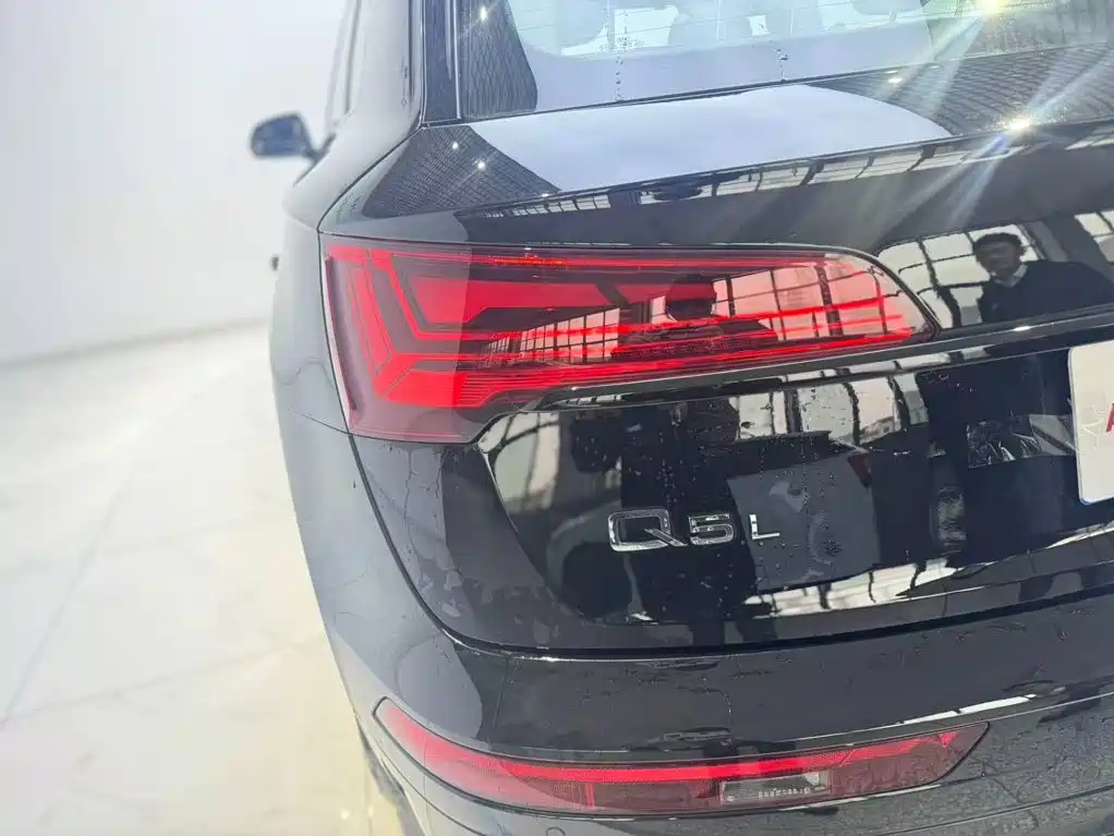 Audi Q5L 2025 — фото 12