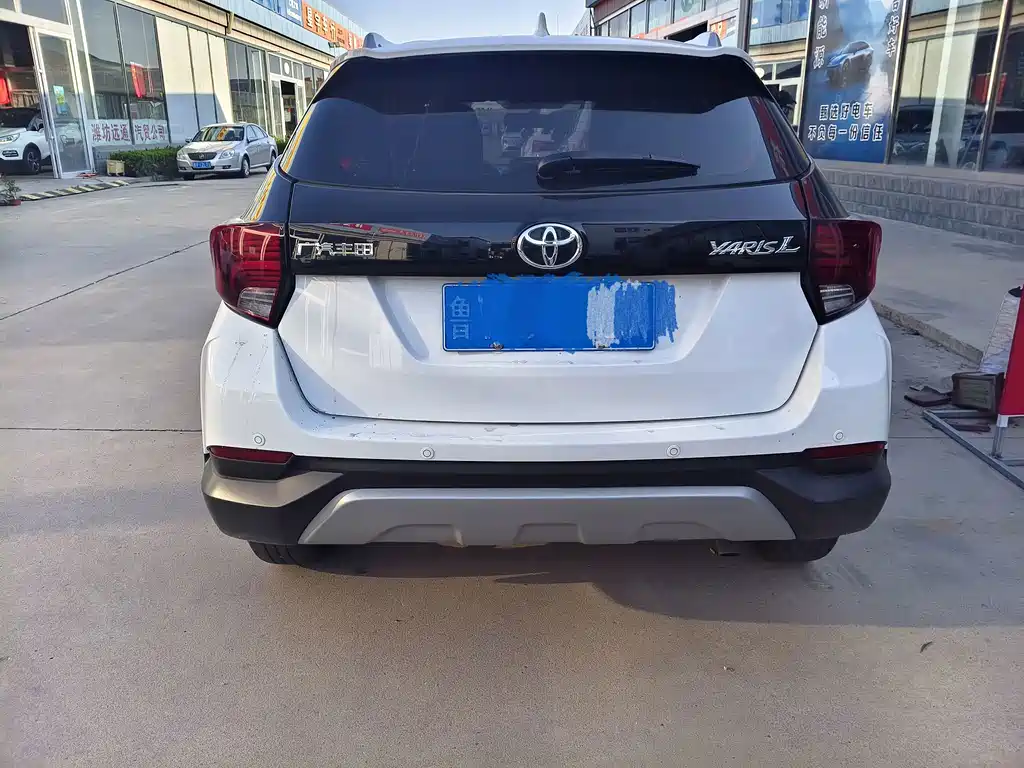 Toyota Yaris L 2022
