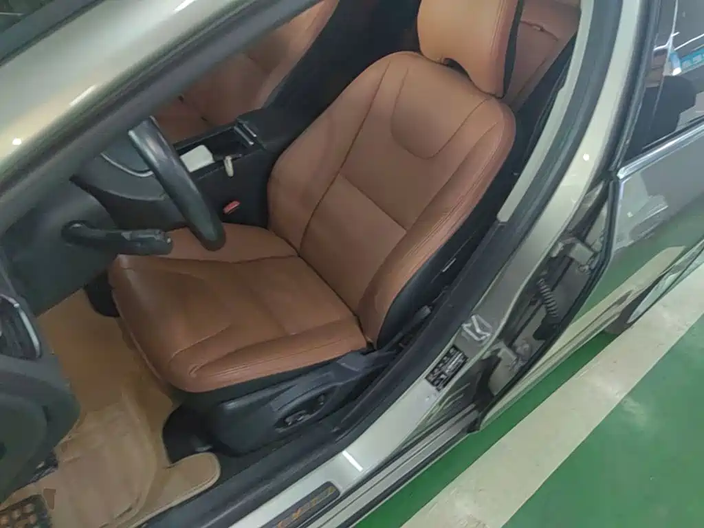 Volvo S60 2015 — фото 15