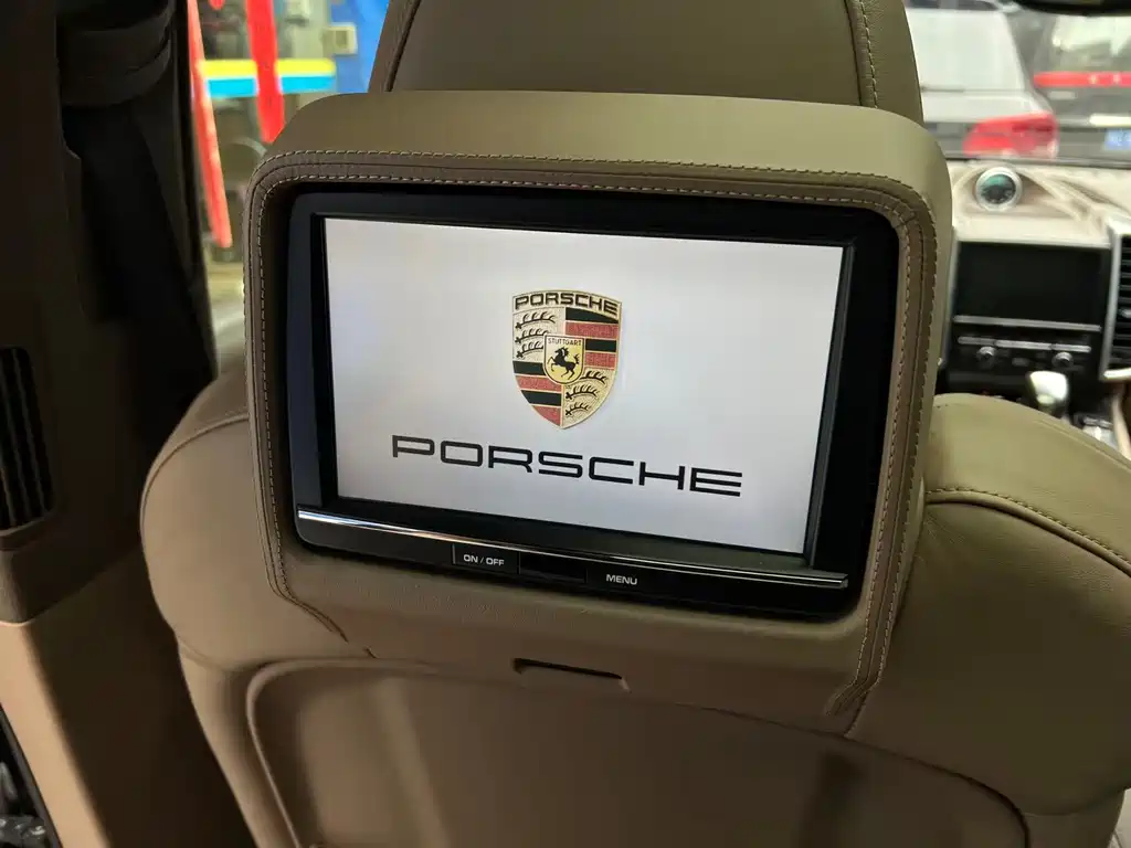 Porsche Cayenne 2011 — фото 24