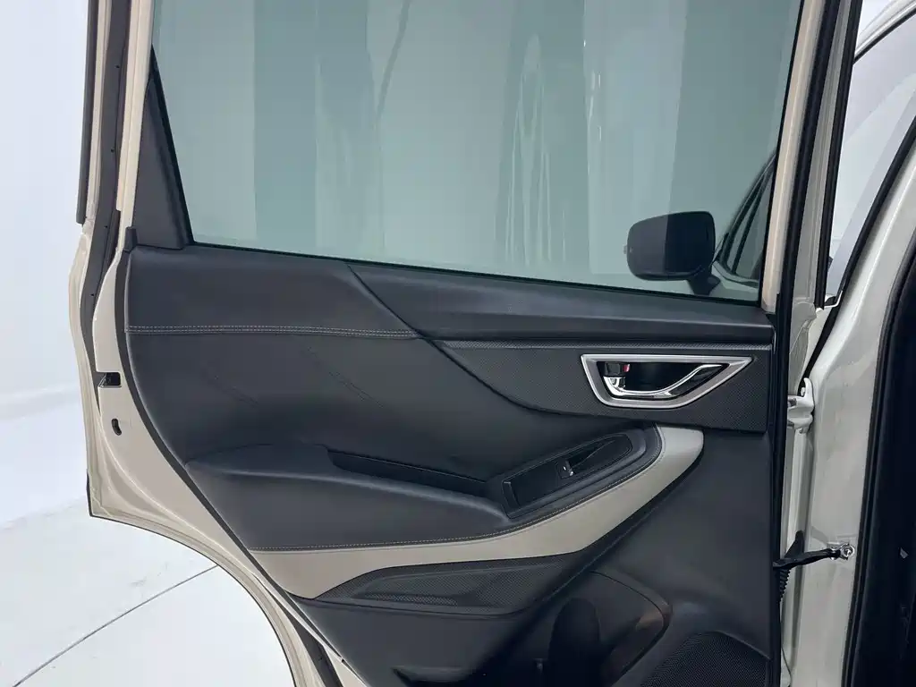 Subaru Forester 2023 — фото 15