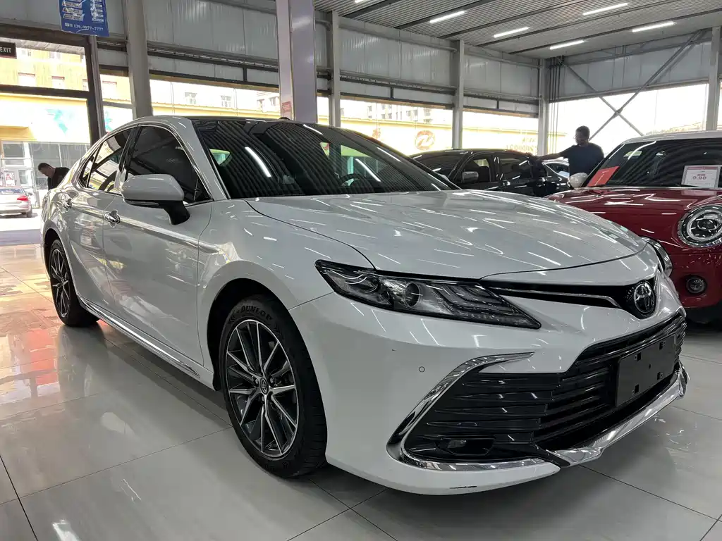 Toyota Camry 2023 — фото 3