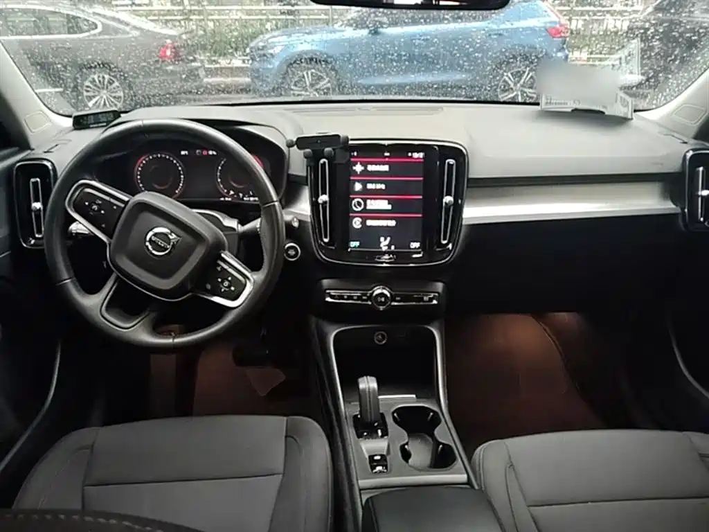 Volvo XC40 2021 — фото 10