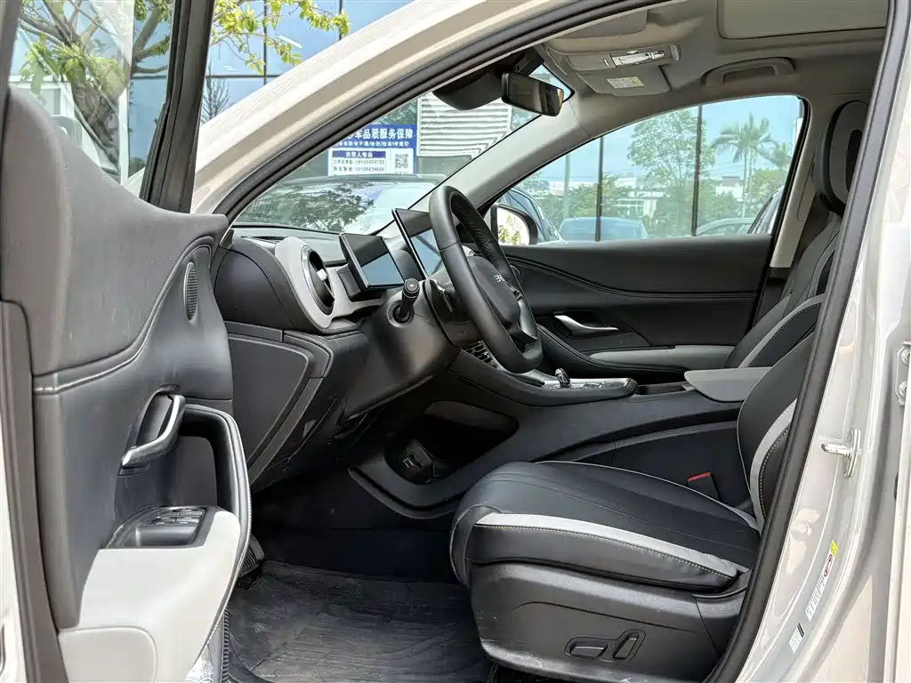 BYD Seal 05 DM-i 2025 — фото 6