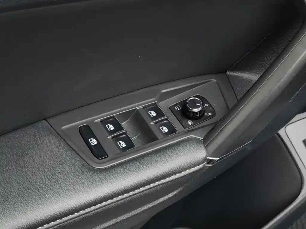 Volkswagen Tiguan L 2020 — фото 9