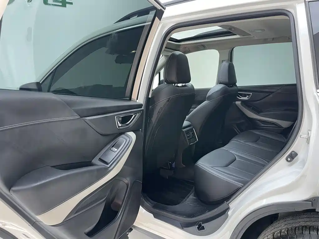 Subaru Forester 2023 — фото 17