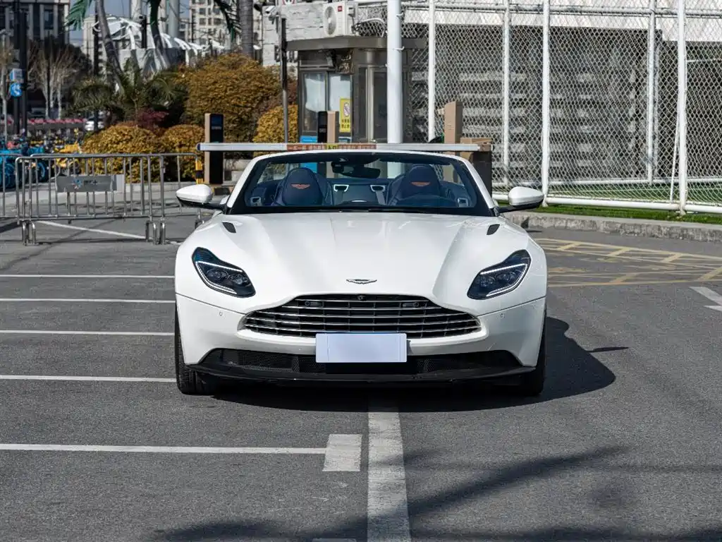 Aston Martin DB11 2019 — фото 2