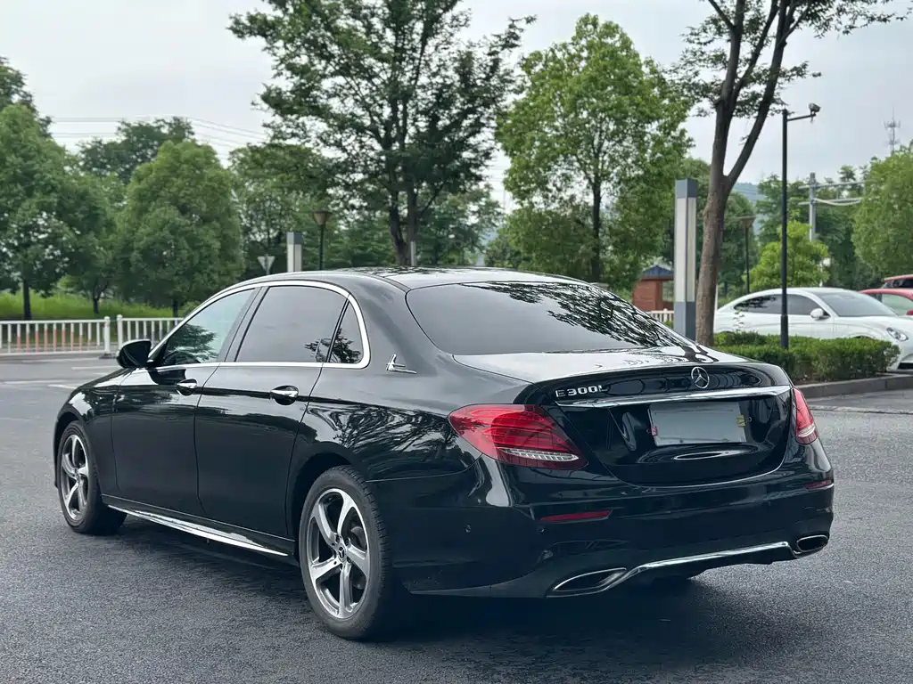 Mercedes-Benz E-Class 2018 — фото 12