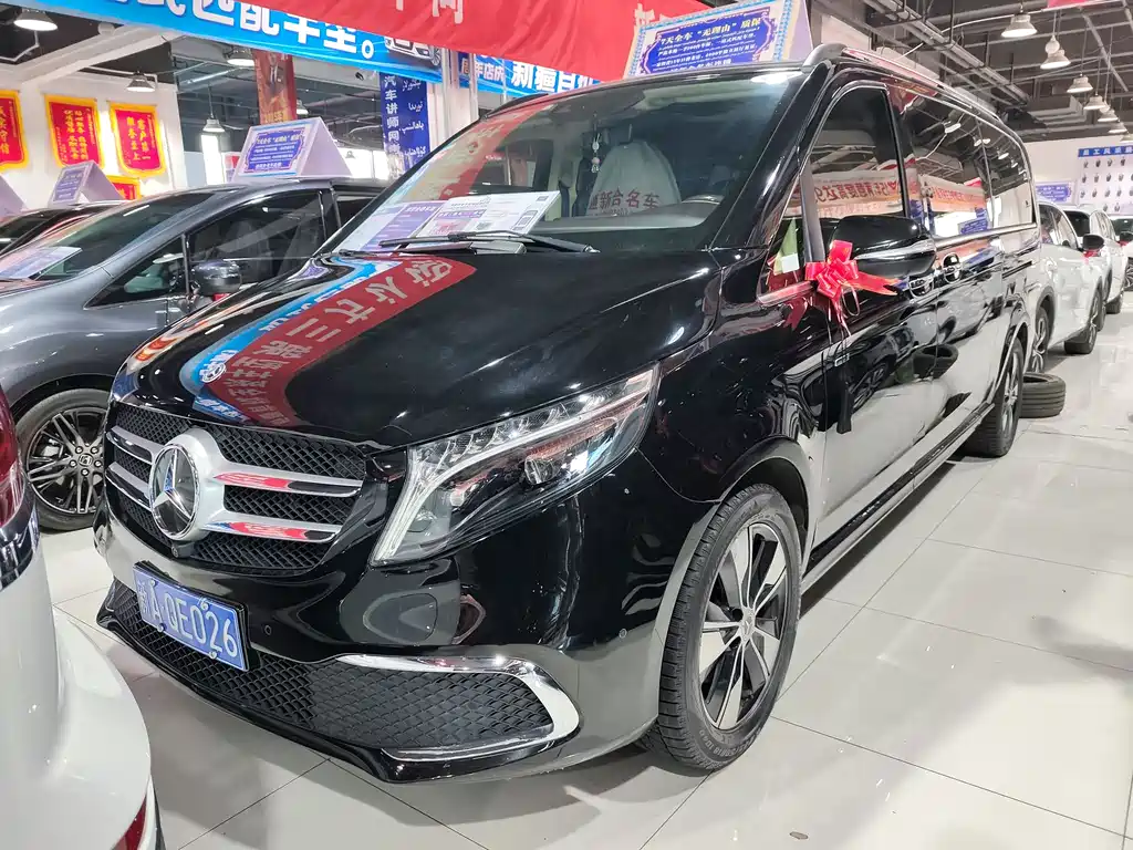 Mercedes-Benz V-Class 2023 — фото 1