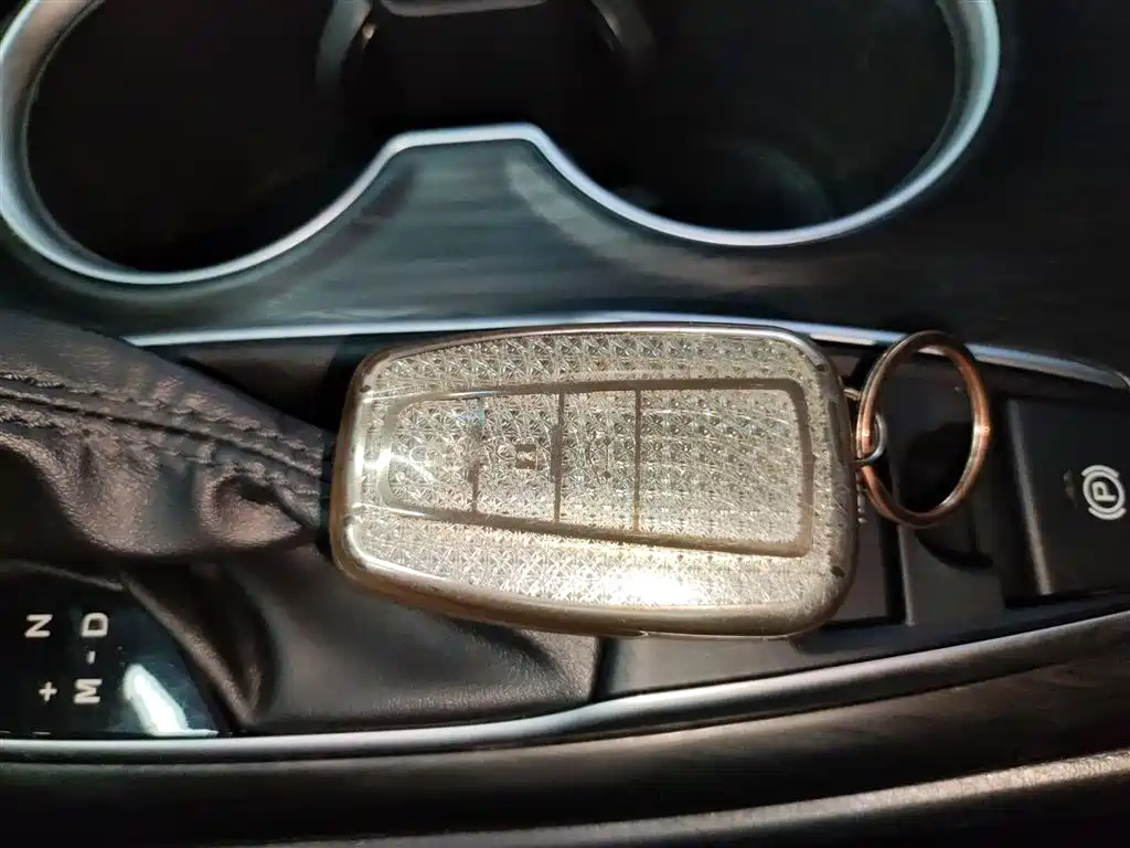 Toyota Camry 2023 — фото 17