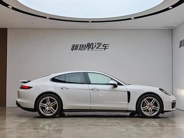 Porsche Panamera 2024