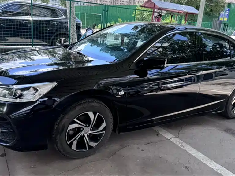 Honda Accord 2018 — фото 10