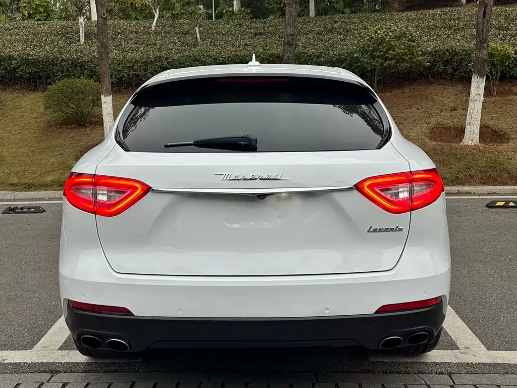 Maserati Levante 2017 — фото 11