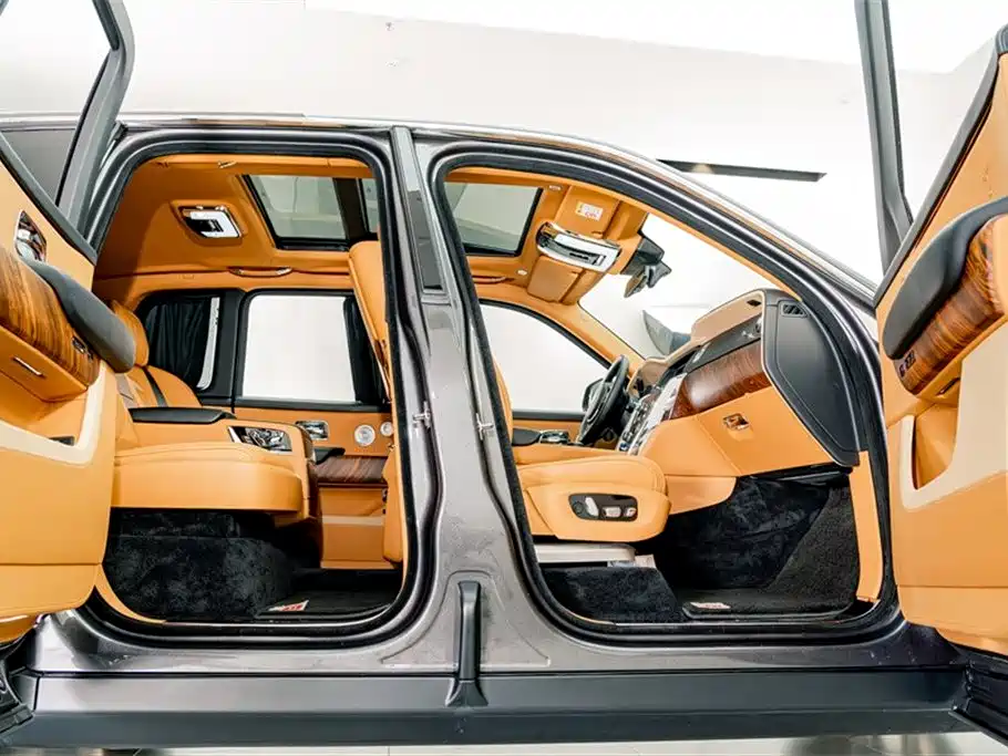 Rolls-Royce Cullinan 2019 — фото 28
