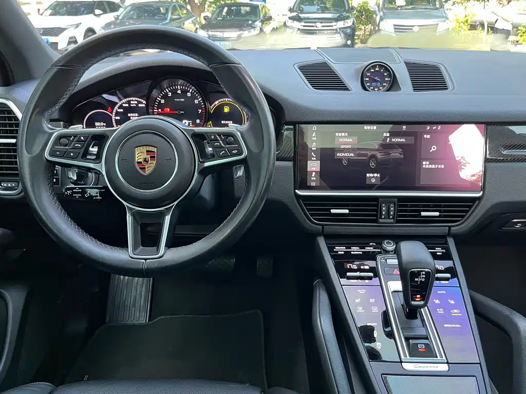 Porsche Cayenne 2018 — фото 12
