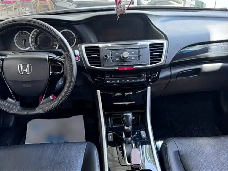 Honda Accord 2018 — фото 18