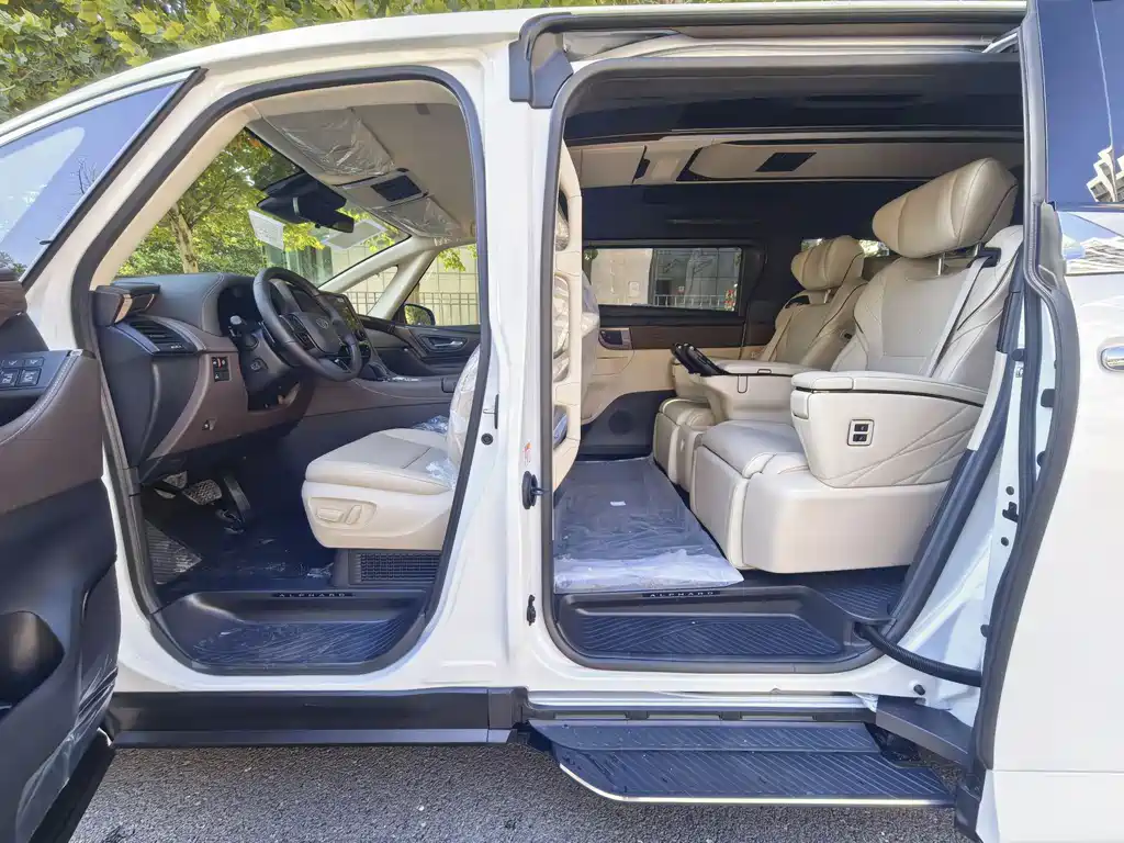 Toyota Alphard — фото 14
