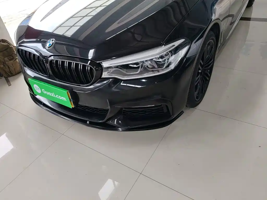 BMW 5 Series 2018 — фото 24
