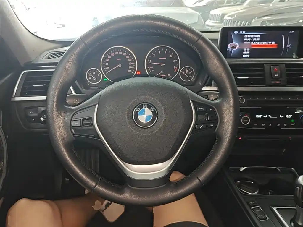 BMW 3 Series 2016 — фото 11