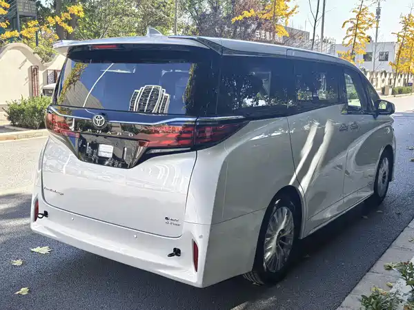 Toyota Alphard 2025