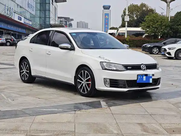 Volkswagen Sagitar 2013