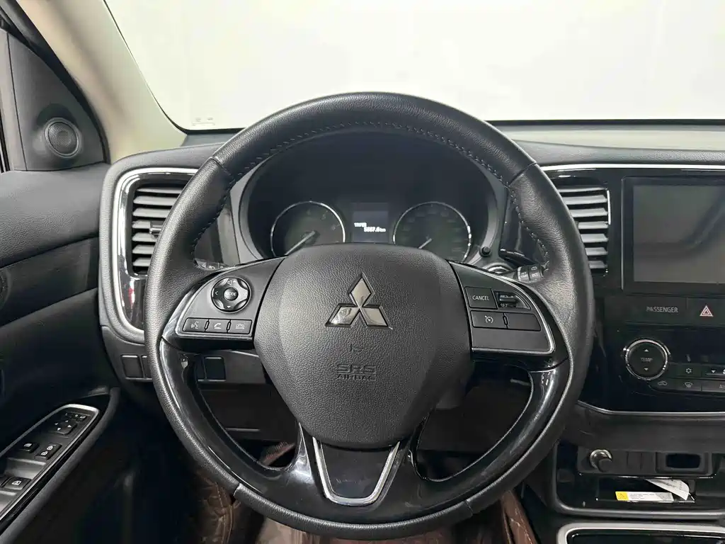 Mitsubishi Outlander 2021 — фото 7