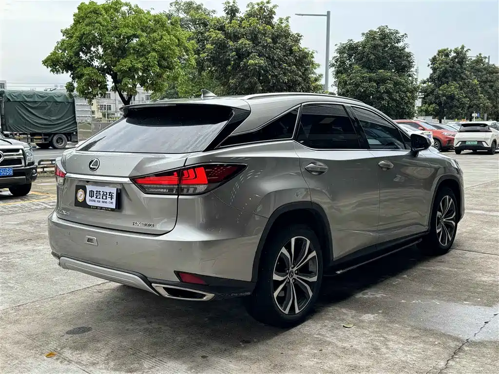 Lexus RX 2022 — фото 13