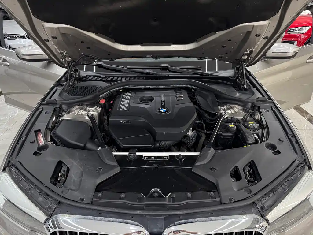 BMW 5 Series 2017 — фото 20