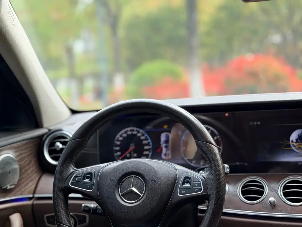 Mercedes-Benz E-Class 2018 — фото 11
