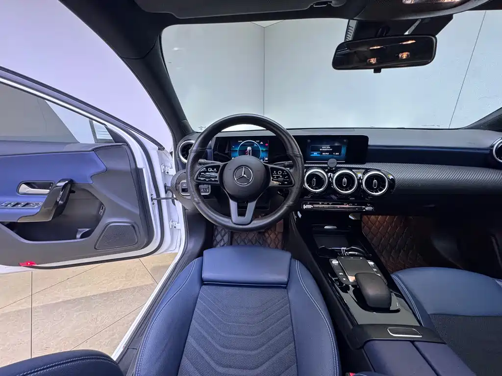 Mercedes-Benz A-Class 2022 — фото 13