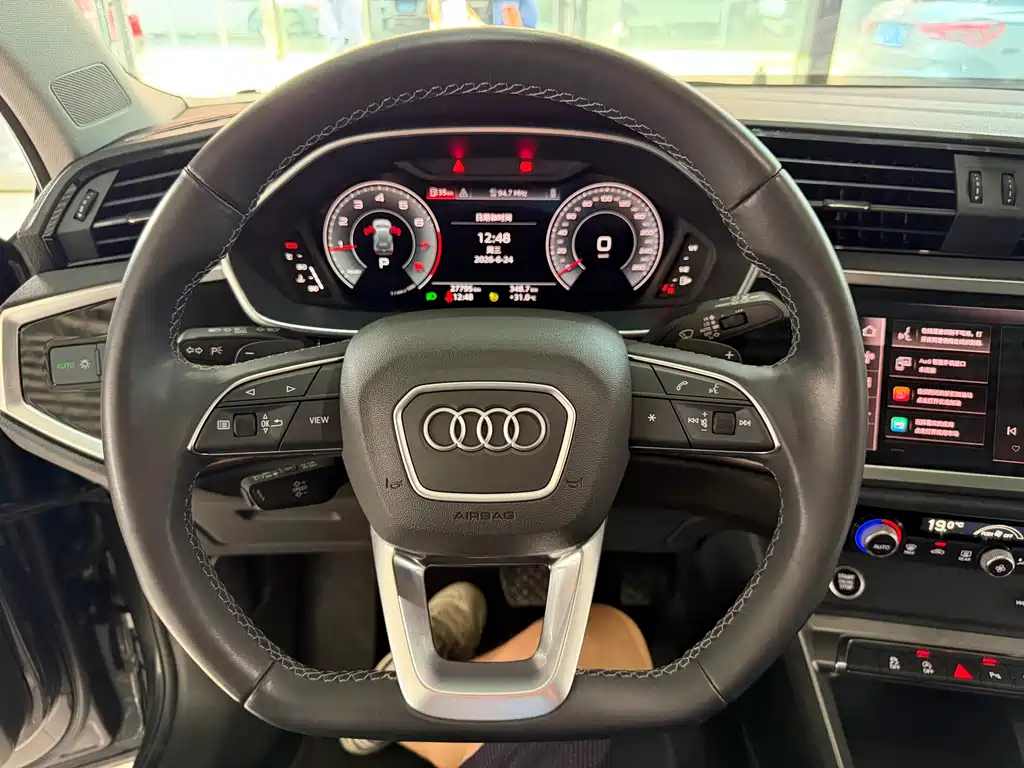 Audi Q3 2022 — фото 12