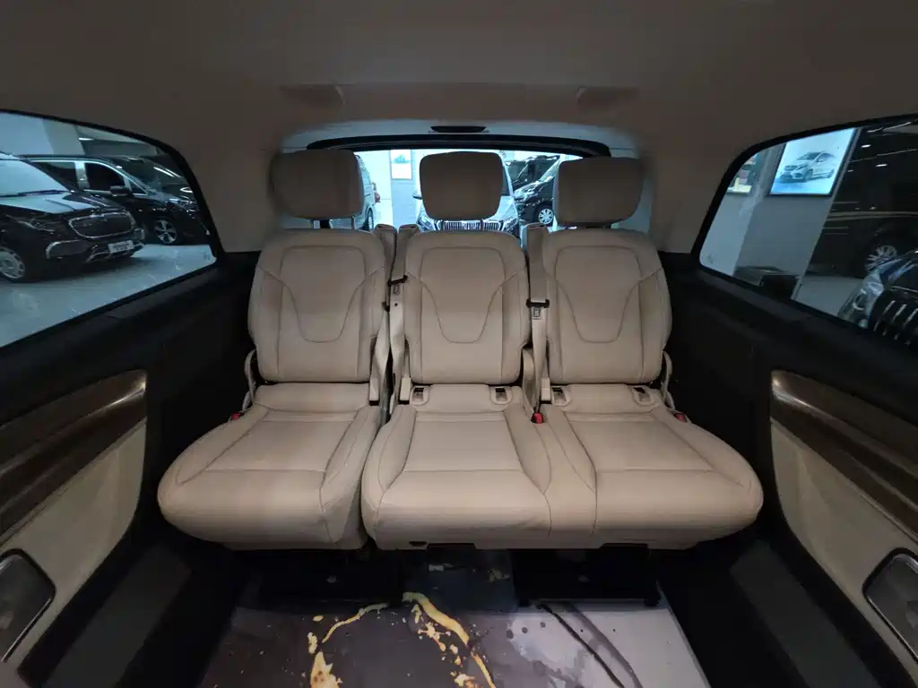 Mercedes-Benz V-Class 2023 — фото 16
