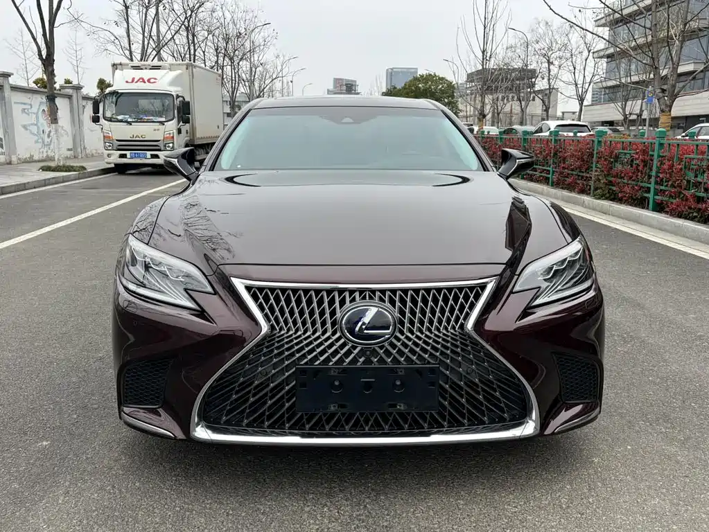 Lexus LS 2020