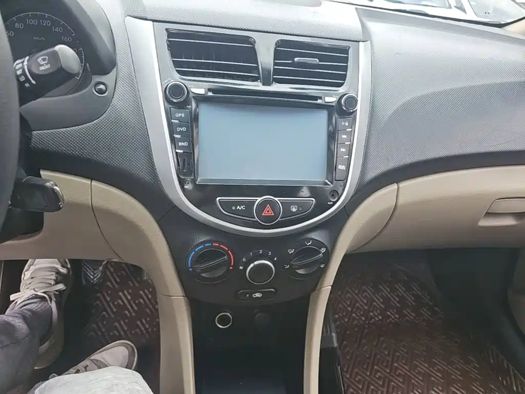 Hyundai Verna 2016 — фото 13