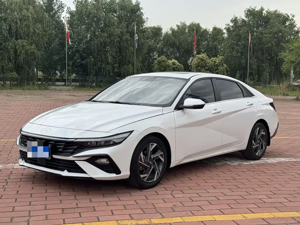 Hyundai Elantra 2025