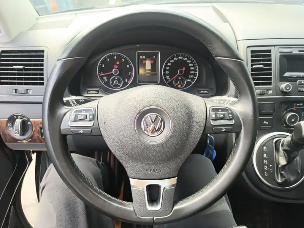 Volkswagen Multivan 2015 — фото 11