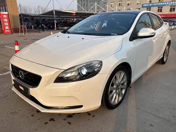 Volvo V40 2015