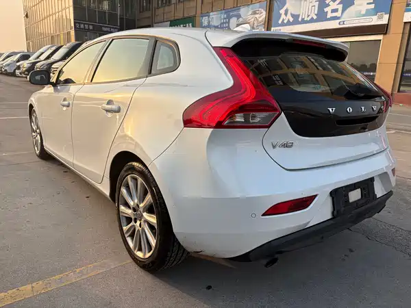 Volvo V40 2015