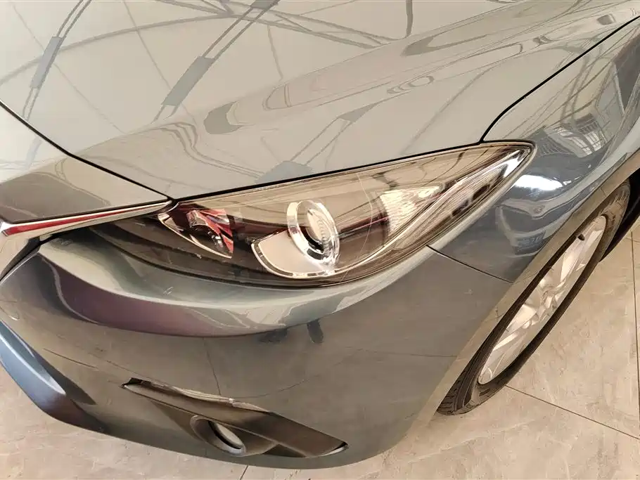 Mazda 3 Axela 2015