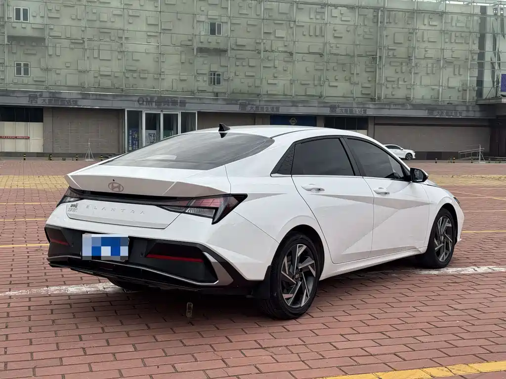 Hyundai Elantra 2025