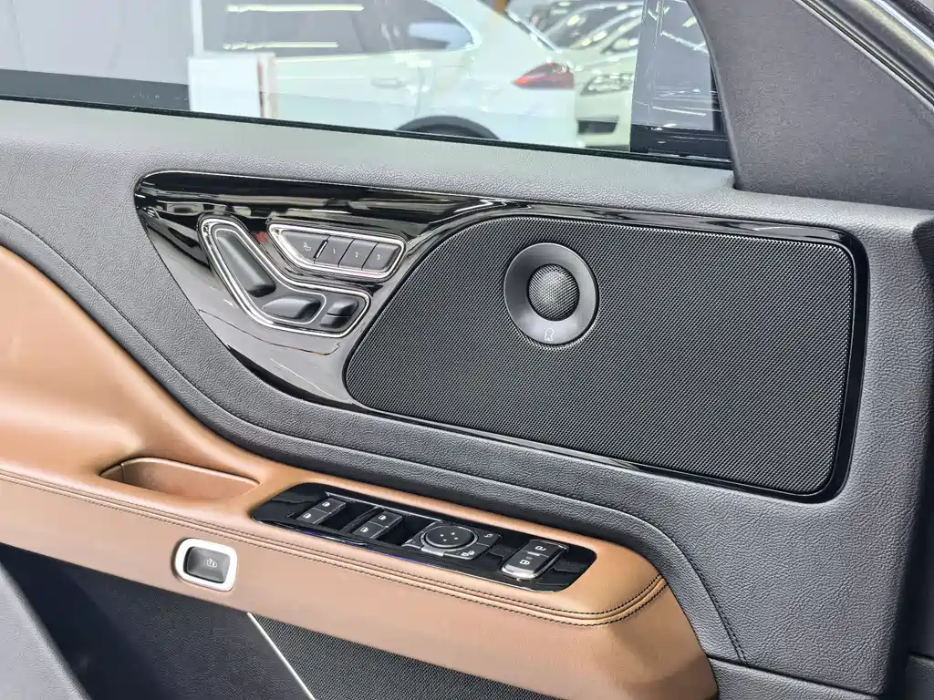 Lincoln Aviator 2020 — фото 12