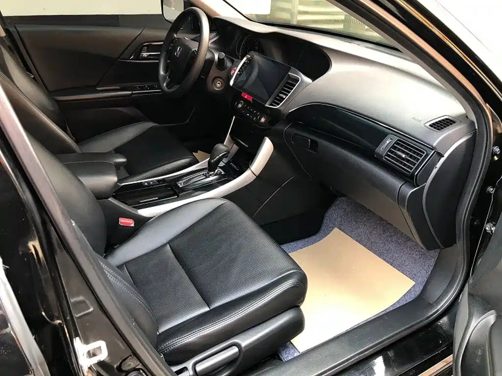 Honda Accord 2018 — фото 8