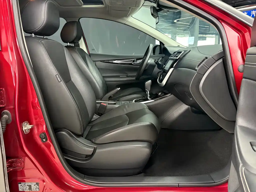 Nissan Tiida 2017 — фото 11